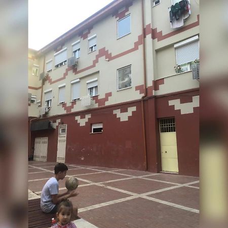 Ferienwohnung New New Bazaar Tirana Exterior foto